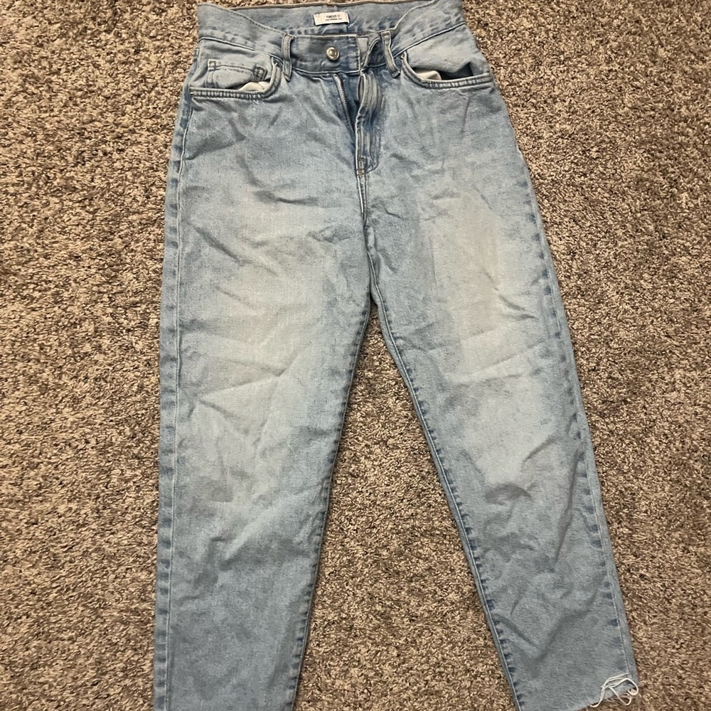 Light jeans with fray at the bottoms. Very comfy